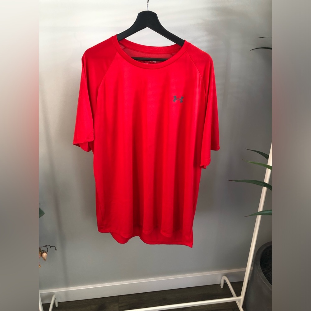 Under Armour Men’s Bright Red Short Sleeve Athletic Tee